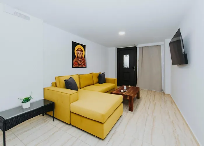 Casa Fransesco - Near Sea, City, Marina Apartment